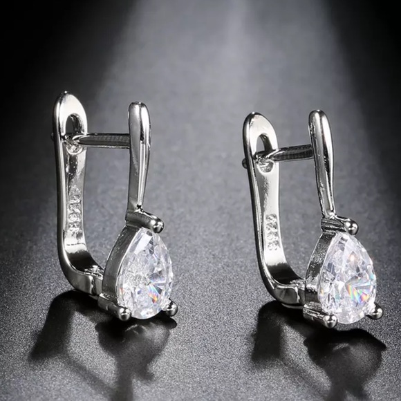 NEW 925 STERLING SILVER DIAMOND STUD EARRINGS, WONDERFUL EARRINGS, WOW EARRINGS - Picture 2 of 4